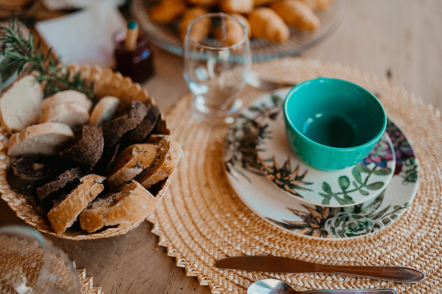 Choosing airport lounges for long layovers — Food and Beverage Options for Specific Needs Choosing airport lounges for long layovers — Food and Beverage Options for Specific Needs